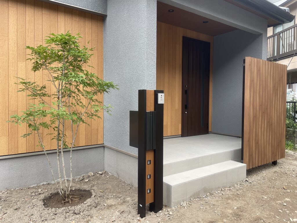 機能門柱　目隠しフェンス